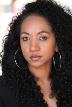 Alexandria Riley interpreta Helen Baxter