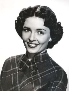 Anne James interpreta Beth