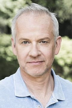 Marcus Calvin interpreta American Investigator