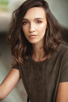 Rachael Kathryn Bell interpreta Addison