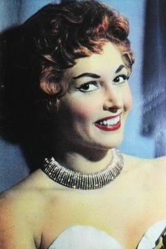 Carla Del Poggio interpreta Annie Strong