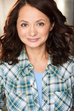 Bernadette Perez interpreta Girl Bus Driver