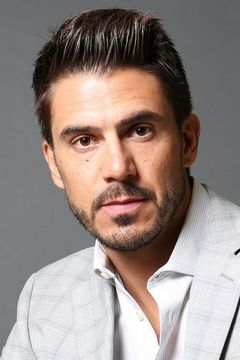 Chad Guerrero interpreta Henchman in Van