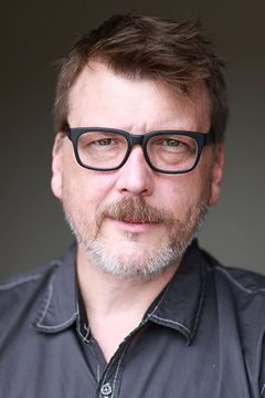 Douglas M. Griffin interpreta Garber