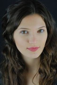 Christine Marie Evans interpreta Pedestrian (uncredited)