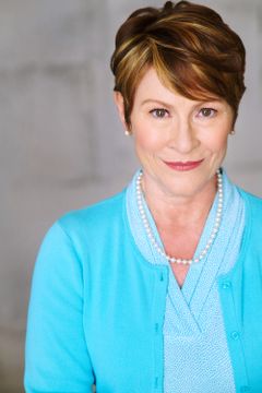 Connie Ventress interpreta Tournament Director