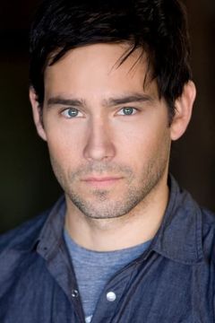 David Clayton Rogers interpreta Henry