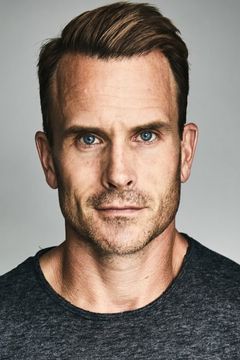 Gabriel Hogan interpreta Norman Rhodes