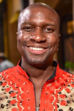 Adetokumboh M'Cormack interpreta Joshua Brand
