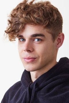 Andrea Bechis interpreta Dom