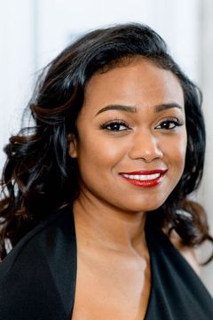 Tatyana Ali interpreta Janell Cross