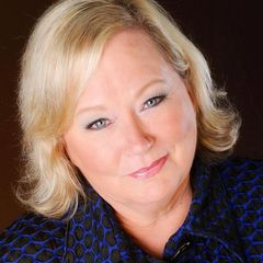 Rebecca Faiola interpreta Luncheon Lady