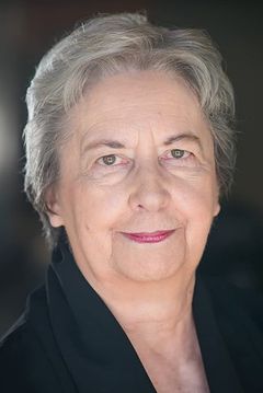 Leslie Simms interpreta Cake Lady