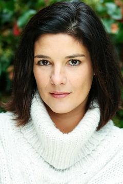 Jasmine Hyde interpreta British News Reporter