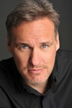 Jon Donahue interpreta Antonio (voice)