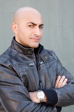 Slim Khezri interpreta Actor at Premiere (uncredited)