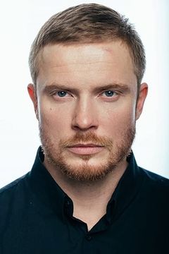 Anton Pampushnyy interpreta Russian Guest