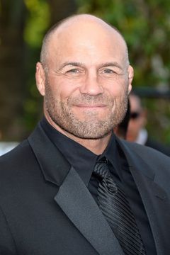 Randy Couture interpreta Fighter