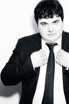 Justin Giddings interpreta Vatican Choir Member (uncredited)