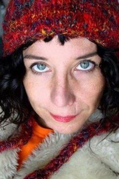 Rachel Flanagan interpreta Nikko Hotel Maid