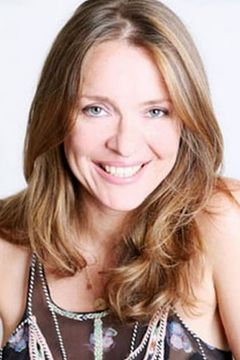 Liliana Okowity-Brosset interpreta Karol's Employee