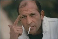 Amos Lavi interpreta General Yariv (as Amos Lavie)