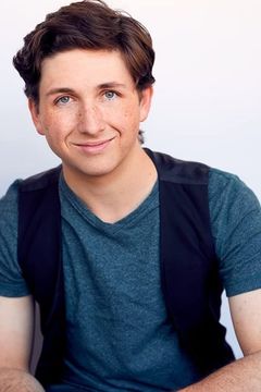 Brandon Killham interpreta Young Andy (uncredited)