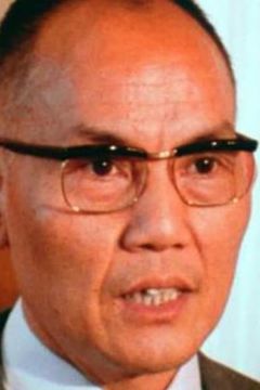 Ham-Chau Luong interpreta Dignitary