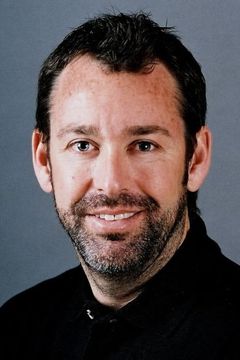 David Barrett interpreta Teenager on Property