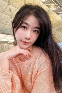 Lee Tse-Hei interpreta Woman Beater's Girlfriend