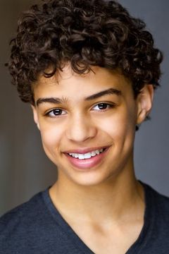 Drew Davis interpreta Additional Voices (voice)