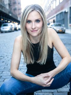 Wynter Kullman interpreta Holly