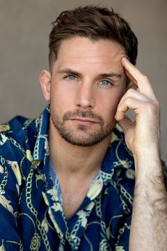 Adam Woodward interpreta Ryder