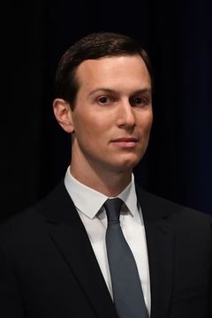 Jared Kushner interpreta Self (archive footage)