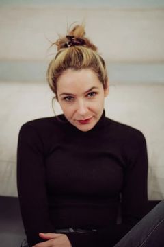 Julia Gruber interpreta Amelie Limbach