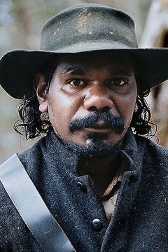 Angus Pilakui interpreta Goolaj