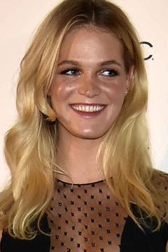 Erin Heatherton interpreta Ginger (Head Cheerleader)