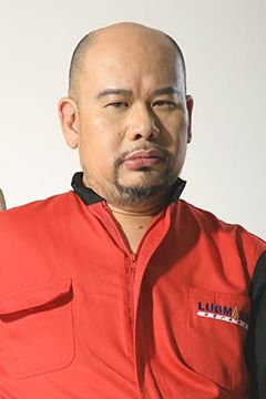 Courtney Wu interpreta Samuel Wu