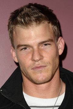 Alan Ritchson interpreta Arthur Bailey