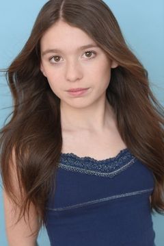 Brianna Denski interpreta June (voice)