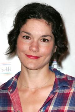 Heather Goldenhersh interpreta Sheila