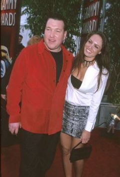 Steve Harwell interpreta Smash Mouth (Lead Singer)