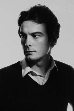 Alfredo Alcón interpreta Himself