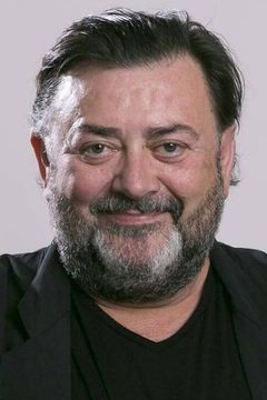 Joan Manuel Gurillo interpreta Director