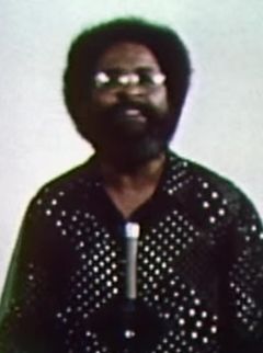 Cecil Williams interpreta Reverend Williams