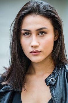 Brynn Godenir interpreta Tasha