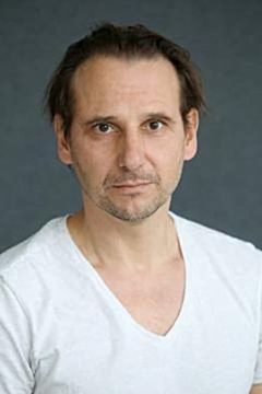 Jost Grix interpreta Leonhard Seif
