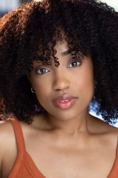 Danielle Madison interpreta Lexi