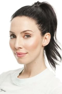 Whitney Cummings interpreta Stephanie