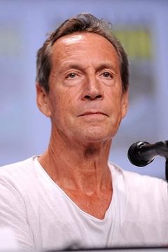 Jonathan Hyde interpreta Cavendish